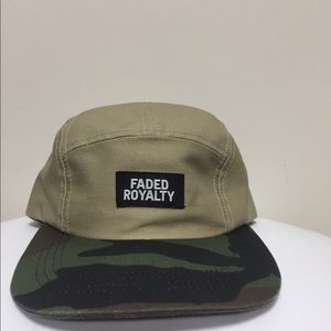 Beige & camo brim faded royalty 5 panel hat used